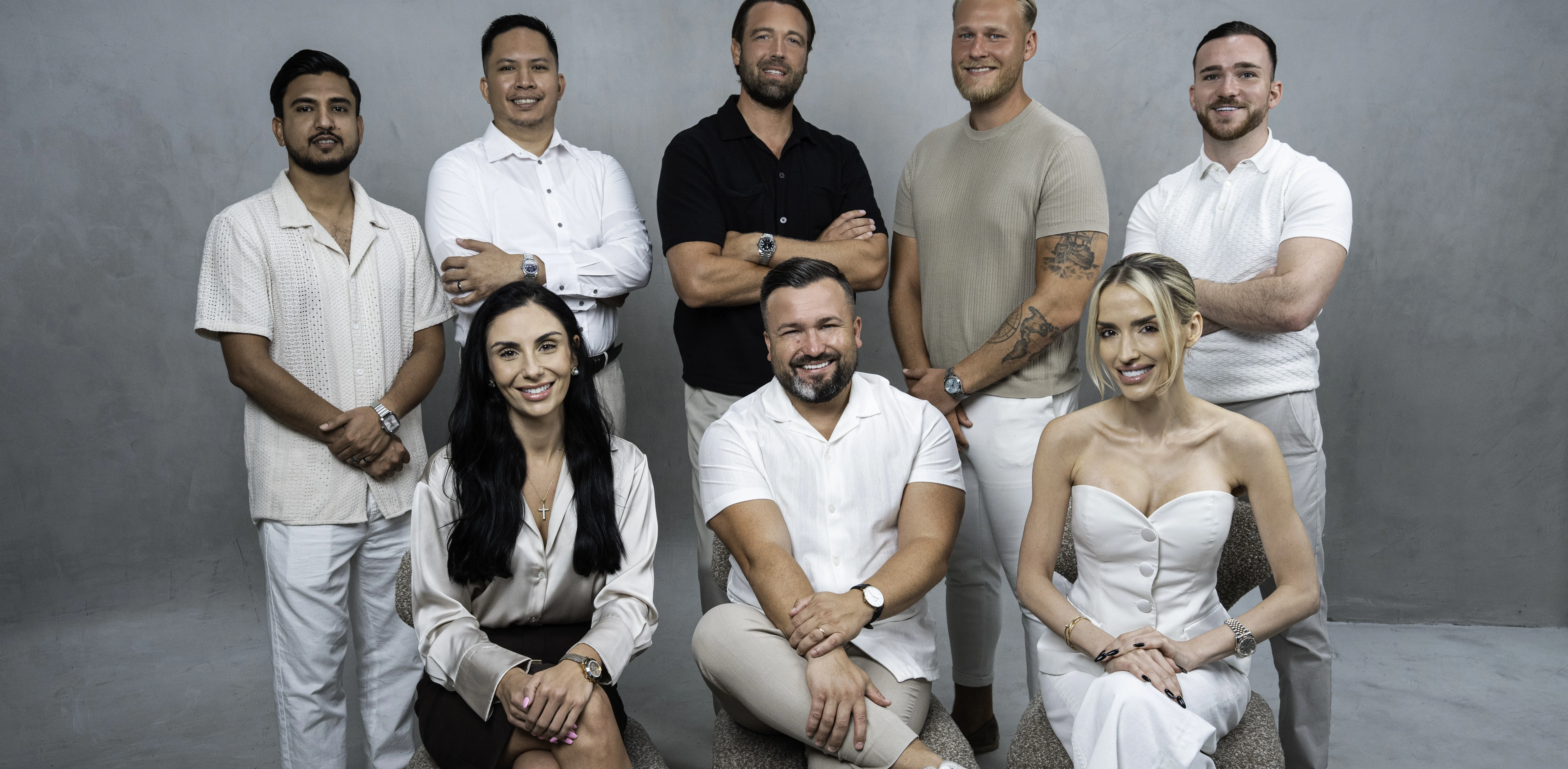 The Arteo team photographed together against a grey studio backdrop.